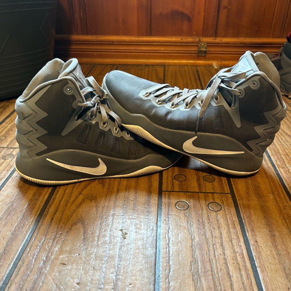Size 10.5 Nike Hyperdunk 2016 Flyknit Cool Grey